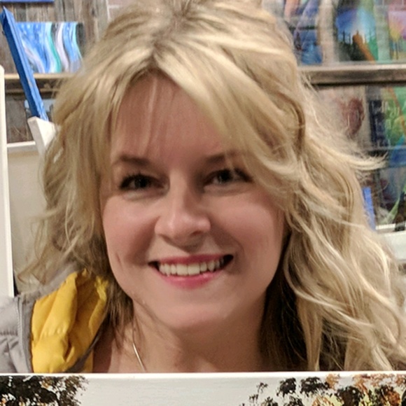 Meet your Posher, Andrea - Picture 1 of 1